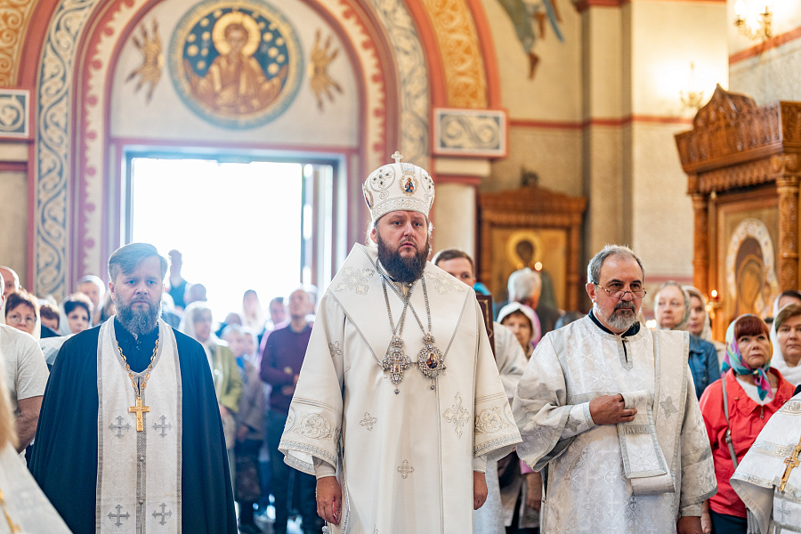 Архиерейское богослужение в Преображенском соборе города Люберцы